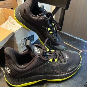 Under Armour Men's 7.5 Women’s 9 Black/Neon Green Athletic Basketball Shoes NEW